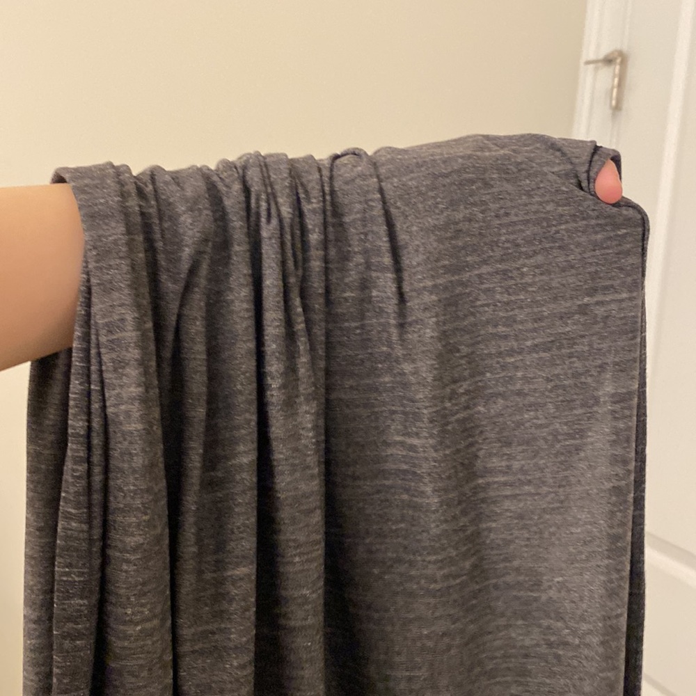 Lululemon dark grey scarf